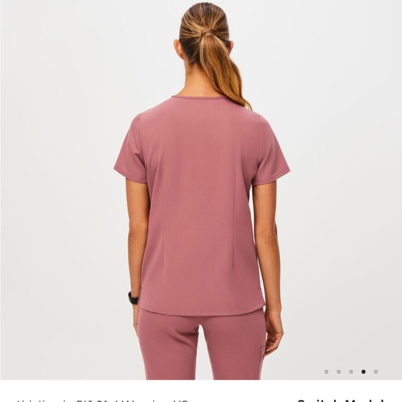 Figs mauve two pocket scrub top. Excellent condition. - Picture 3 of 9